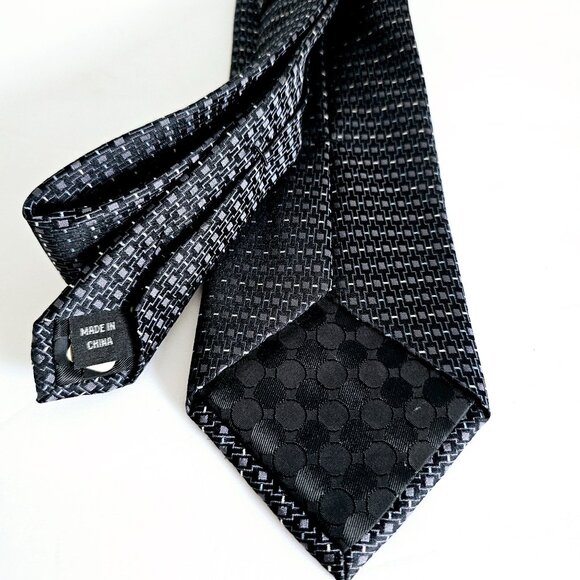 Perry Ellis Portfolio Black & Gray Silk Mens Tie~T174.3 - Picture 3 of 4